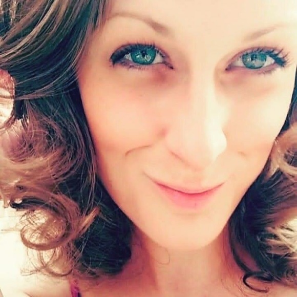 Meet your Posher, Sarah. - Picture 4 of 5